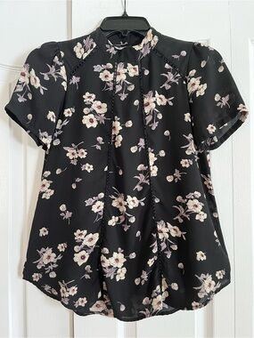 Sienna Sky black floral short sleeve blouse XS